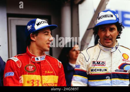 Archives 80ies : pilotes français Hubert Auriol et Bruno Saby, course de voitures de piste, France, 1986 Banque D'Images