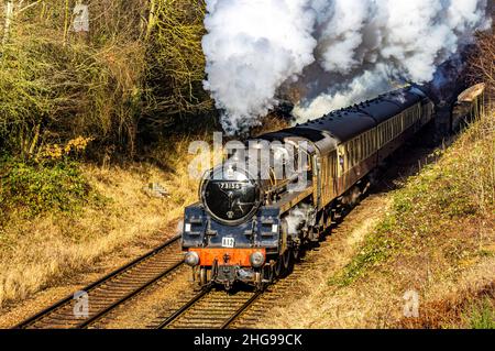 BR Std classe 5 Locomotive transportant un train de voyageurs Banque D'Images