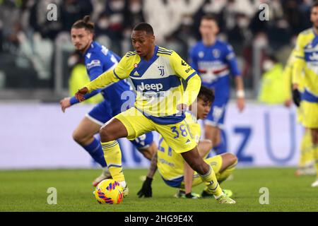 Turin, Italie.18th janvier 2022.Marley ake de Juventus FC en action lors du match de Coppa Italia entre Juventus FC et UC Sampdoria au stade Allianz le 18 janvier 2022 à Turin, Italie.Credit: Marco Canoniero / Alamy Live News Banque D'Images