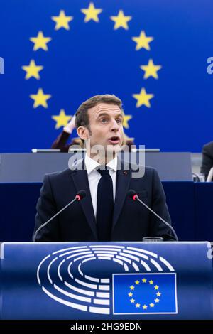 Strasbourg, France.19 janvier 2022, France, Straßburg: Emmanuel Macron (LaREM), Président de la France, s'exprime dans la salle plénière du Parlement européen.Au cours de la session plénière d'aujourd'hui du Parlement européen, Emmanuel Macron présente les objectifs de la présidence initiale du Conseil de la France.Photo: Philipp von Ditfurth/dpa crédit: dpa Picture Alliance/Alay Live News Banque D'Images