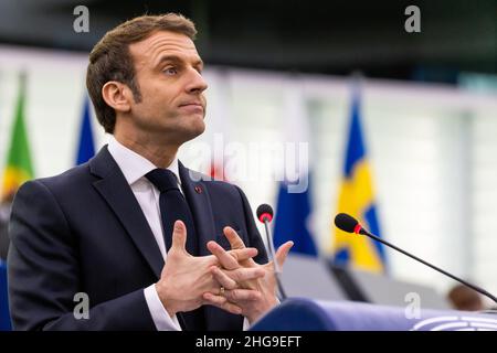 Strasbourg, France.19 janvier 2022, France, Straßburg: Emmanuel Macron (LaREM), Président de la France, s'exprime dans la salle plénière du Parlement européen.Au cours de la session plénière d'aujourd'hui du Parlement européen, Emmanuel Macron présente les objectifs de la présidence initiale du Conseil de la France.Photo: Philipp von Ditfurth/dpa crédit: dpa Picture Alliance/Alay Live News Banque D'Images