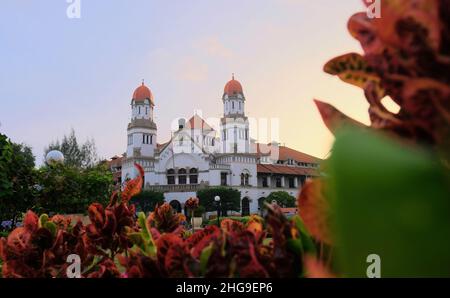Semarang, Indonésie - 15 janvier 2022 : Lawang Sewu Semarang dans la matinée.Lever du soleil à Lawang Sewu Semarang Banque D'Images