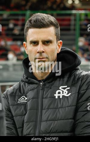 17 janvier 2022, Milan, Italie: Italie, Milan,jan 17 2022: Thiago Motta (responsable de Spezia) dans le banc avant le lancement du match de football ac Milan contre Spezia, série A 2021-2022 day22, San Siro Stadium (Credit image: © Fabrizio Andrea Bertani/Pacific Press via ZUMA Press Wire) Banque D'Images