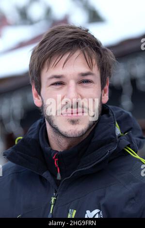 Photo du dossier datée du 17 décembre 2019, de Gaspard Ulliel, assistant au dévoilement d'un panneau portant son nom sur le versant de la renommée lors du Festival du film les Arcs 11th aux Arcs, en France.L'acteur Gaspard Ulliel est hospitalisé dans un état grave à l'hôpital universitaire de Grenoble, après une chute de skis qui s'est produite mardi à 4 heures dans la station savoyarde de la Rosière, il a été rapporté le mercredi 19 janvier.Le comédien de 37 ans a été retrouvé inconscient sur la station de ski avec un traumatisme crânien important.Il a été pris en charge pendant 1h15 sur place avant de pouvoir être évacué à l'hôpital, Banque D'Images