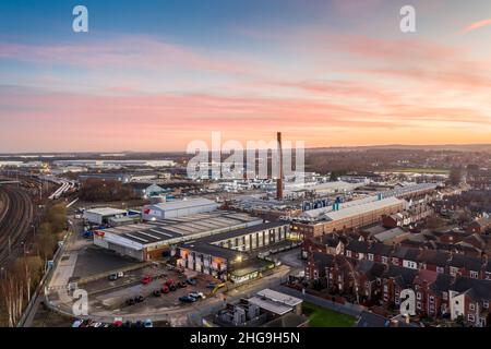 Vue aérienne sur le site de l'usine Pegler Yorkshire à Doncaster au coucher du soleil Banque D'Images