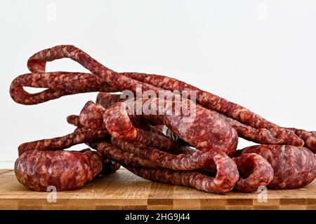 Différents types d'ingrédients et de saucisses faites à la main. Banque D'Images