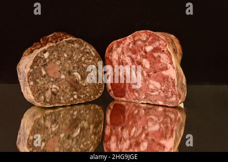 Différents types d'ingrédients et de saucisses faites à la main. Banque D'Images