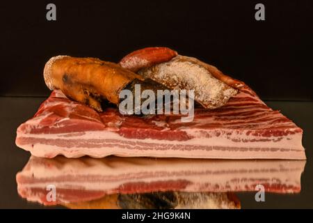 Différents types d'ingrédients et de saucisses faites à la main. Banque D'Images