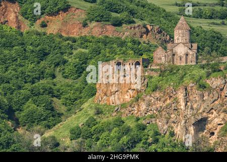 L'ancien monastère dans les montagnes.Tatev, Arménie. Banque D'Images