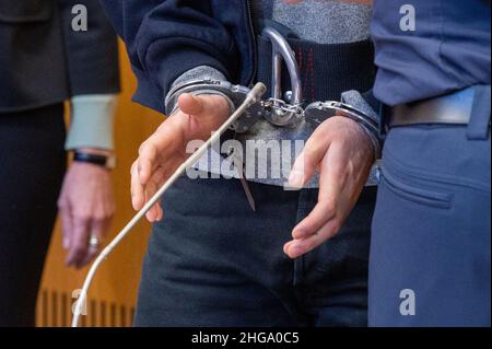 19 janvier 2022, Bavière, Landshut: Le bureau du procureur du district de Landshut accuse un homme de 25 ans de tirer sur un automobiliste à Los Angeles sur la route en octobre 2018.Photo: Armin Weigel/dpa - ATTENTION: Personne(s) ont été pixélisés pour des raisons juridiques Banque D'Images