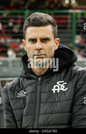 Milan, Italie.17th janvier 2022.Italie, Milan, janvier 17 2022: Thiago Motta (responsable de Spezia) dans le banc avant le lancement sur le match de football ac Milan vs Spezia, série A 2021-2022 day22, stade San Siro (photo de Fabrizio Andrea Bertani/Pacific Press/Sipa USA) crédit: SIPA USA/Alay Live News Banque D'Images