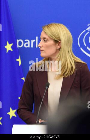 Strasbourg, France.19th janvier 2022.Emmanuel Macron Roberta Metsola lors d'une conférence de presse après son discours devant le Parlement européen.Le 19 janvier 2022, à Strasbourg, dans le nord-est de la France.Photo de Nicolas Roses/ABACAPRESS.COM crédit: Abaca Press/Alay Live News Banque D'Images