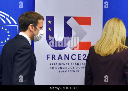 Strasbourg, France.19th janvier 2022.Emmanuel Macron Roberta Metsola lors d'une conférence de presse après son discours devant le Parlement européen.Le 19 janvier 2022, à Strasbourg, dans le nord-est de la France.Photo de Nicolas Roses/ABACAPRESS.COM crédit: Abaca Press/Alay Live News Banque D'Images