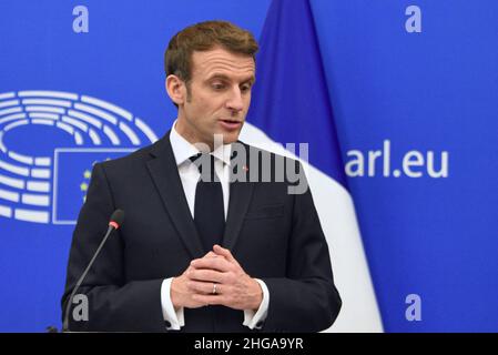 Strasbourg, France.19th janvier 2022.Emmanuel Macron Roberta Metsola lors d'une conférence de presse après son discours devant le Parlement européen.Le 19 janvier 2022, à Strasbourg, dans le nord-est de la France.Photo de Nicolas Roses/ABACAPRESS.COM crédit: Abaca Press/Alay Live News Banque D'Images