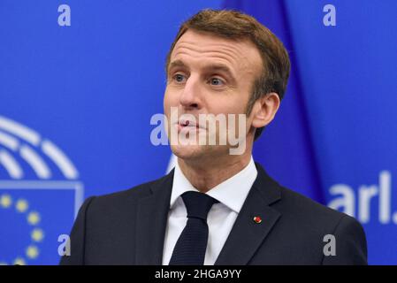 Strasbourg, France.19th janvier 2022.Emmanuel Macron Roberta Metsola lors d'une conférence de presse après son discours devant le Parlement européen.Le 19 janvier 2022, à Strasbourg, dans le nord-est de la France.Photo de Nicolas Roses/ABACAPRESS.COM crédit: Abaca Press/Alay Live News Banque D'Images