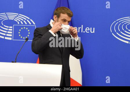 Strasbourg, France.19th janvier 2022.Emmanuel Macron Roberta Metsola lors d'une conférence de presse après son discours devant le Parlement européen.Le 19 janvier 2022, à Strasbourg, dans le nord-est de la France.Photo de Nicolas Roses/ABACAPRESS.COM crédit: Abaca Press/Alay Live News Banque D'Images