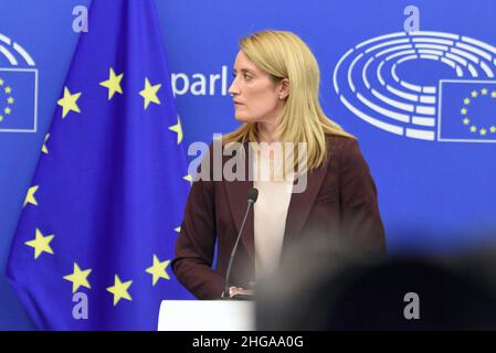 Strasbourg, France.19th janvier 2022.Emmanuel Macron Roberta Metsola lors d'une conférence de presse après son discours devant le Parlement européen.Le 19 janvier 2022, à Strasbourg, dans le nord-est de la France.Photo de Nicolas Roses/ABACAPRESS.COM crédit: Abaca Press/Alay Live News Banque D'Images