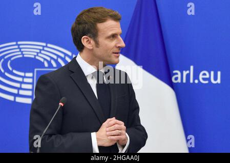 Strasbourg, France.19th janvier 2022.Emmanuel Macron Roberta Metsola lors d'une conférence de presse après son discours devant le Parlement européen.Le 19 janvier 2022, à Strasbourg, dans le nord-est de la France.Photo de Nicolas Roses/ABACAPRESS.COM crédit: Abaca Press/Alay Live News Banque D'Images