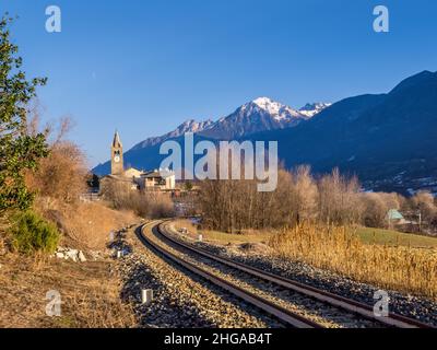 panorama sur la montagne avec soleil en hiver Banque D'Images