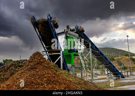 Courroies transporteuses pour l'épluchage des amandes. Banque D'Images