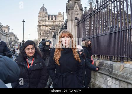 Londres, Royaume-Uni 19th janvier 2022.La vice-présidente du parti travailliste Angela Rayner quitte la Chambre des communes alors que Boris Johnson se heurte à des QG et appelle à la démission des partis de Downing Street.Credit: Vuk Valcic / Alamy Live News Banque D'Images