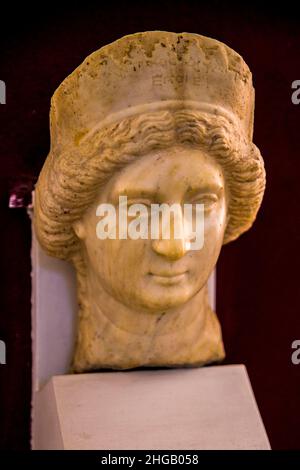 Buste d'une femme en marbre, Susa, 100 BC National Museum, Téhéran, Téhéran, Iran Banque D'Images