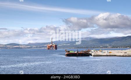 Le front de mer d'Invergordon.Invergordon est une ville de Ross et de Cromarty et est connue pour la réparation de plates-formes pétrolières. Banque D'Images