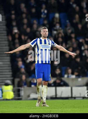 Adam Webster de Brighton lors du match de la Premier League entre Brighton & Hove Albion et Chelsea au stade Amex, Brighton, Royaume-Uni - 18th janvier 2022. Photo Simon Dack/Telephoto Images. - Usage éditorial seulement. Pas de merchandising. Pour les images de football, les restrictions FA et Premier League s'appliquent inc. Aucune utilisation Internet/mobile sans licence FAPL - pour plus de détails, contactez football Dataco Banque D'Images