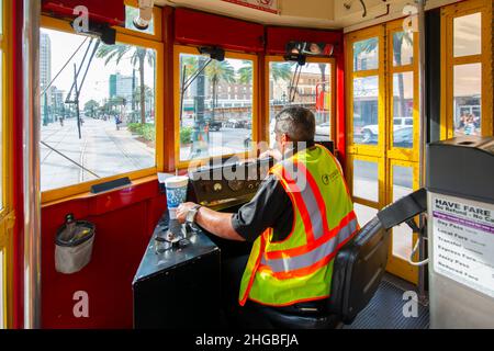 Vue intérieure de RTA Streetcar Canal Line route 47 dans le quartier français au centre-ville de la Nouvelle-Orléans, Louisiane LA, États-Unis. Banque D'Images
