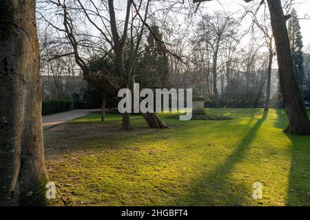 Paris, France - 01 15 2022 : le jardin du Luxembourg.Vue sur la pétanque à l'intérieur du parc Banque D'Images