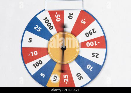 Roulette fortune roue tournant plate icône casino argent jeux ou jeu de société - faillite ou élément chanceux.Fortune, roue pour casino, jeu de succès Banque D'Images