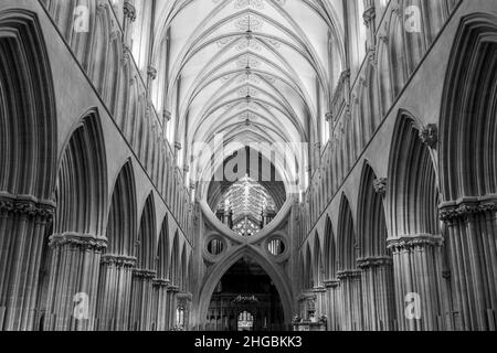 Wells.Somerset.Royaume-Uni.décembre 30th 2021.vue de la nef et des arches en ciseaux à l'intérieur de la cathédrale de Wells dans le Somerset Banque D'Images