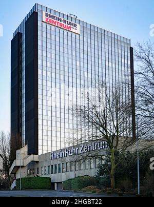 Centre commercial Rhein-Ruhr-Zentrum au A40, anciennement B1 entre Essen et Mülheim Banque D'Images