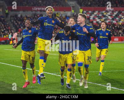 Londres, Royaume-Uni.19th janvier 2022.Londres, Royaume-Uni.19 janvier - Brentford v Manchester United - Premier League - Brentford Community Stadium Marcus Rashford de Manchester United célèbre son but de 3rd avec Bruno Fernandes et Scott McTominay lors du match de la Premier League au Brentford Community Stadium de Londres.Crédit photo : crédit: Mark pain/Alamy Live News Banque D'Images