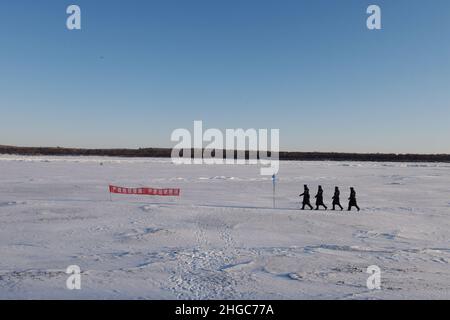 GREAT KHINGAN, CHINE - le 20 JANVIER 2022 - la police des frontières bravant des températures glaciales de moins 34 degrés Celsius patrouillent la frontière dans le Grand Khing Banque D'Images