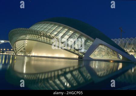 Valencia Espagne Espagne cité des arts et sciences Musée des sciences de l'art architectural Santiago Calatrava hémisphérique Banque D'Images