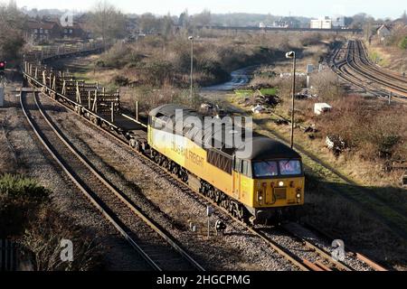 Colas Rail Class 56 loco 56113 transporte le service d'infrastructure de 1012 York à Scunthorpe sur la ligne d'évitement de fret via Scunthorpe le 18/01/22. Banque D'Images