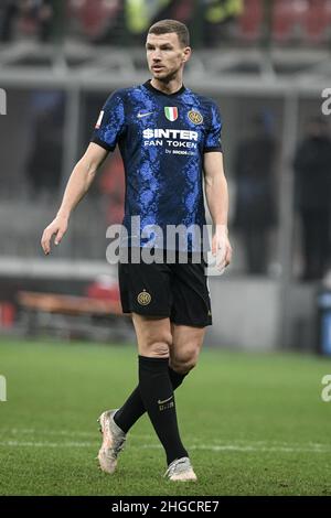 Milan, Italie, le 19 janvier 2022.Edin Dzeko du FC Internazionale gestes pendant le championnat italien de football de la série A FC Internazionale vs Empoli au stade San Siro à Milan, Italie le 19 janvier 2022 crédit: Piero Cruciatti/Alay Live News Banque D'Images