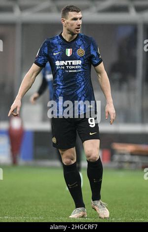 Milan, Italie, le 19 janvier 2022.Edin Dzeko du FC Internazionale gestes pendant le championnat italien de football de la série A FC Internazionale vs Empoli au stade San Siro à Milan, Italie le 19 janvier 2022 crédit: Piero Cruciatti/Alay Live News Banque D'Images