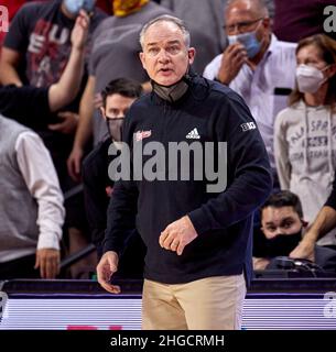 Piscataway, New Jersey, États-Unis.19th janvier 2022.L'entraîneur-chef des Chevaliers de Rutgers Scarlet Steve Pikiell pendant le match entre les Hawkees de l'Iowa et les Chevaliers de Rutgers Scarlet à l'arène de Jersey Mikes à Piscataway, dans le New Jersey.Rutgers a battu Iowa 48-46.Duncan Williams/CSM/Alamy Live News Banque D'Images