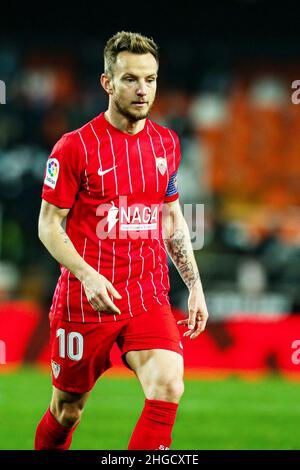 Ivan Rakitique du FC Sevilla lors du championnat d'Espagne la Liga football match entre Valencia CF et Sevilla FC le 19 janvier 2022 au stade Mestalla à Valence, Espagne - photo: Ivan Terton/DPPI/LiveMedia Banque D'Images