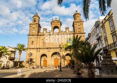 Vieille cathédrale de Santa Ana sur la place principale de la ville historique de Vegueta, Las Palmas de Gran Canaria, îles Canaries, Espagne Banque D'Images