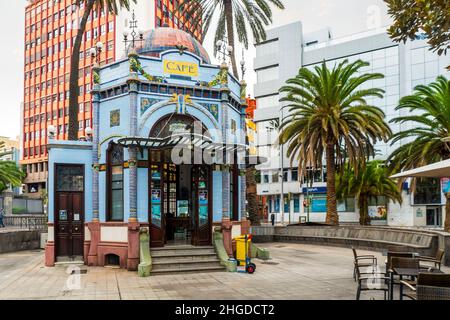 Las Palmas de Gran Canaria, Espagne - 3 décembre 2021 : café de style sécessionniste dans le parc San Telmo au centre de Triana Banque D'Images