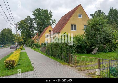 Immeubles d'appartements sur la rue Lénine dans la ville de Guryevsk, région de Kaliningrad Banque D'Images