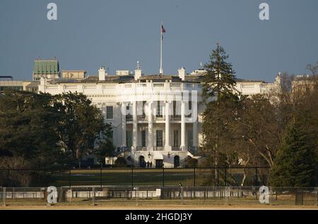 Washington, États-Unis.20th janvier 2022.Photo prise le 19 janvier 2022 montre la Maison Blanche à Washington, DC, aux États-Unis.Le président américain Joe Biden a tenu mercredi une conférence de presse à la Maison Blanche pour marquer sa première année de mandat.Credit: Shen Ting/Xinhua/Alay Live News Banque D'Images