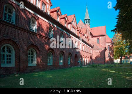 Ancien monastère cistercien Lehnin, maison Cecilian et église gothique Sainte-Marie, Brandebourg, Allemagne Banque D'Images