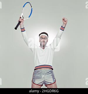Célébrez chaque point.Photo courte d'un jeune joueur de tennis célébrant sa victoire. Banque D'Images