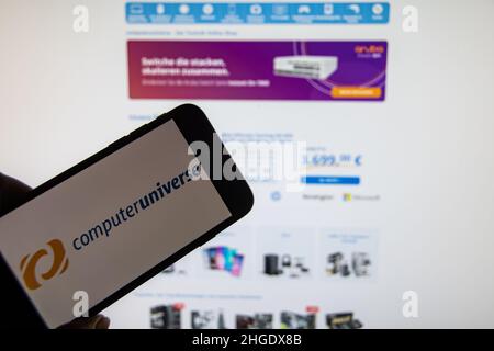 Rheinbach, Allemagne 19 janvier 2022, le logo de la société de vente au détail d'électronique 'Compteruniverse' sur l'écran d'un smartphone Banque D'Images