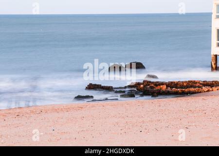 Mer, Shatt Bahr, arbres, rochers, ciel,bleu, cabane, mosquée, industries traditionnelles, zones touristiques,montagne, porte bleue, oiseau, la marsa et sidi bou Banque D'Images