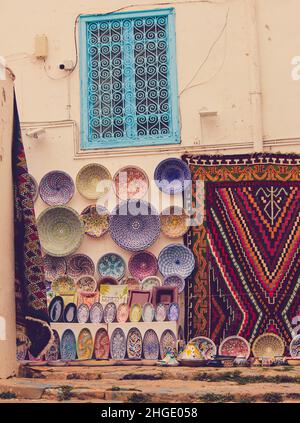 Mer, Shatt Bahr, arbres, rochers, ciel,bleu, cabane, mosquée, industries traditionnelles, zones touristiques,montagne, porte bleue, oiseau, la marsa et sidi bou Banque D'Images